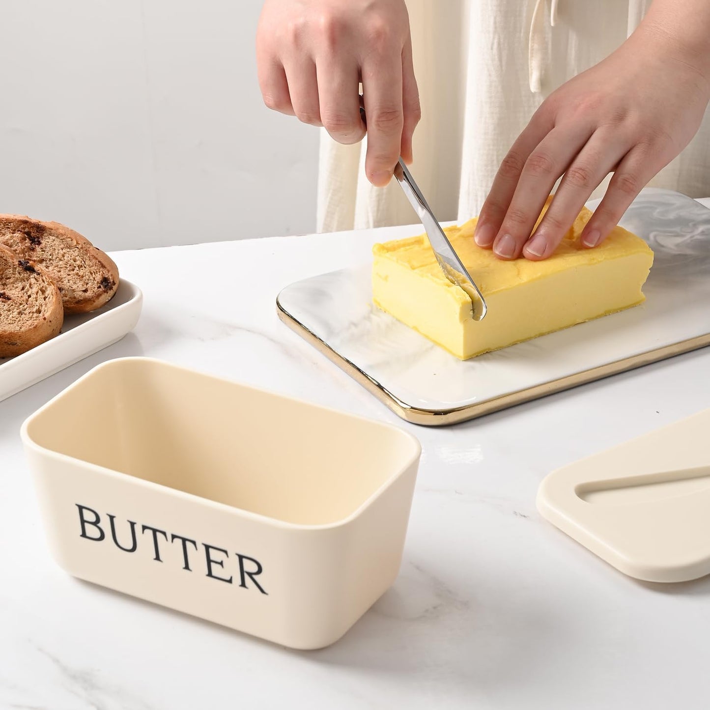 Butter Dish With Lid And Knife For Kitchen Coutertop,Food Grade PP Butter Holder With Cover And Stainless Steel Knife,Large White Butter Conainter