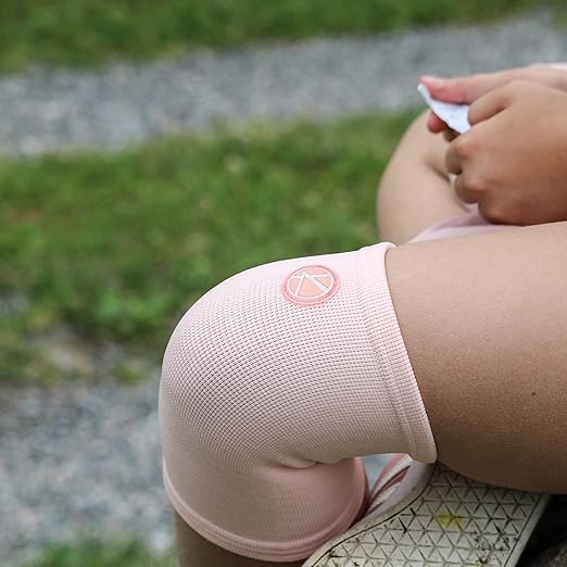 KARM Kids Knee Brace Sleeve - Youth Knee Compression Sleeve for Kids, Child - Support for Pain, Sports, Football, Basketball, Gymnastics, Recovery, Boys & Girls (Light Pink)