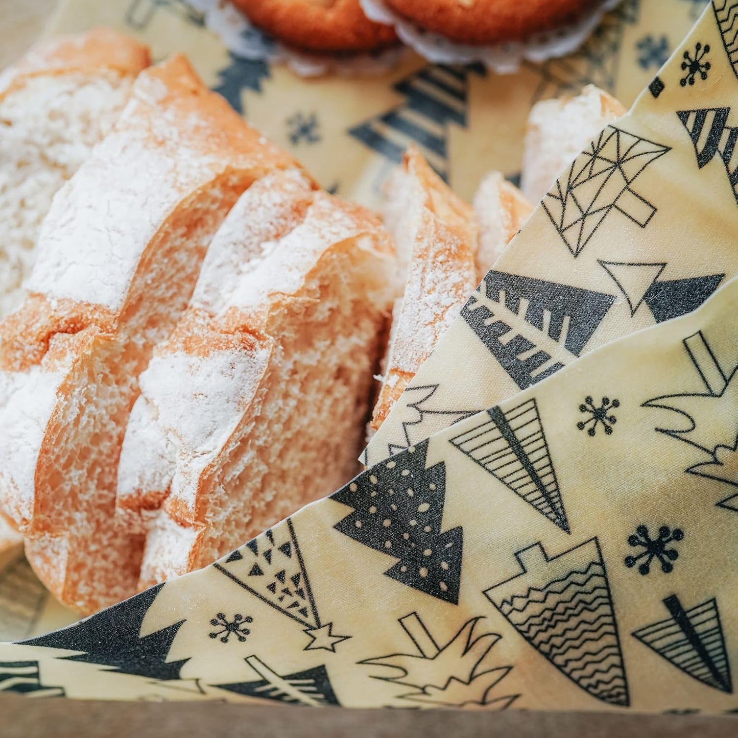 SUPERBEE Beeswax Wrap Roll XL, Reusable Beeswax Wrap for Food, Wrap Roll, Reusable Bees Wrap Paper for Wrapping Vegetables & Cheese, Bowl Covers and Sandwich Wrapping Paper, Christmas - 35x13"