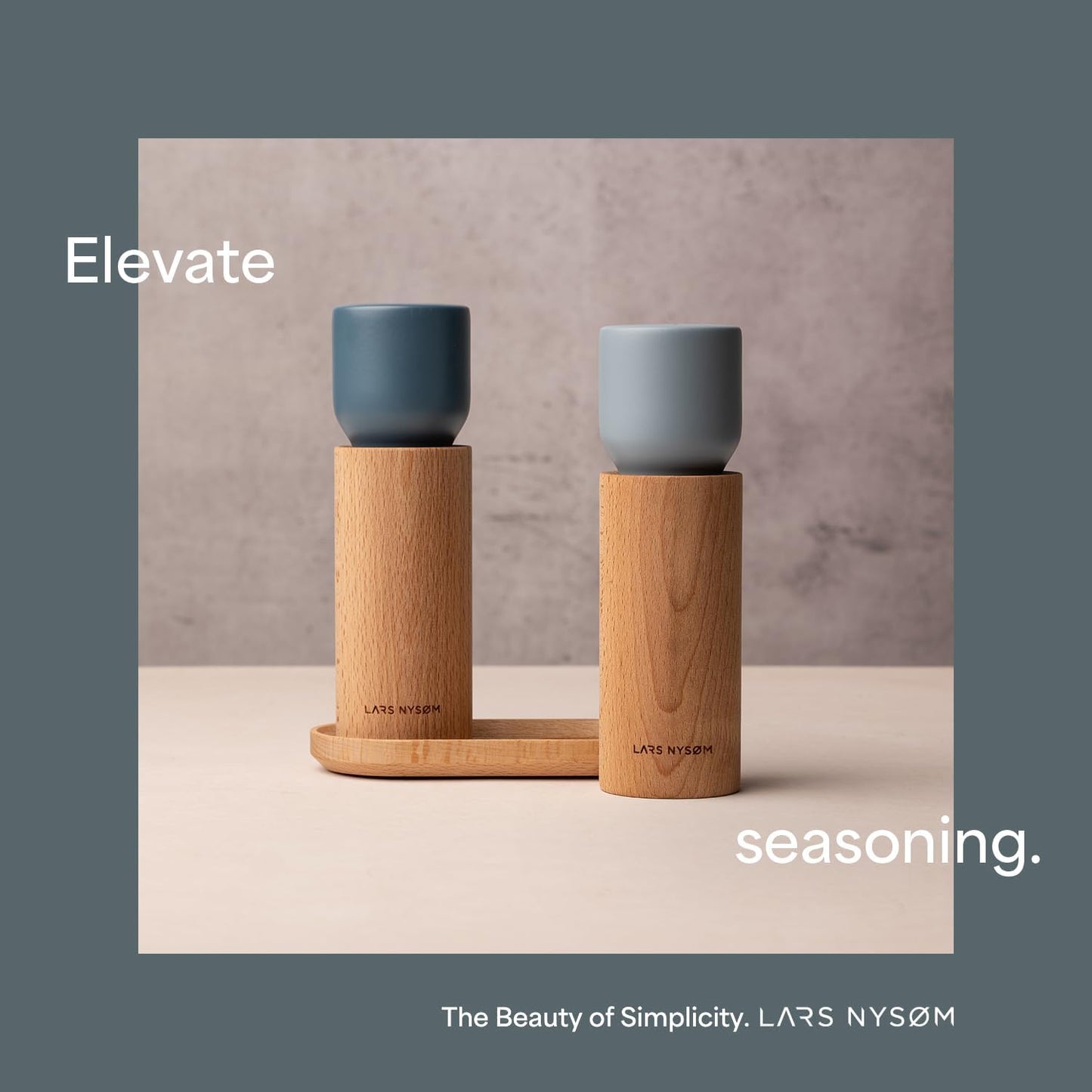 LARS NYSØM Wooden Salt and Pepper Grinder Set Manual with Tray - Salt and Pepper Mills with Adjustable Ceramic Grinder - Elegant Beechwood Pepper and Salt Mill Set for Dining Table (Green/Beige)