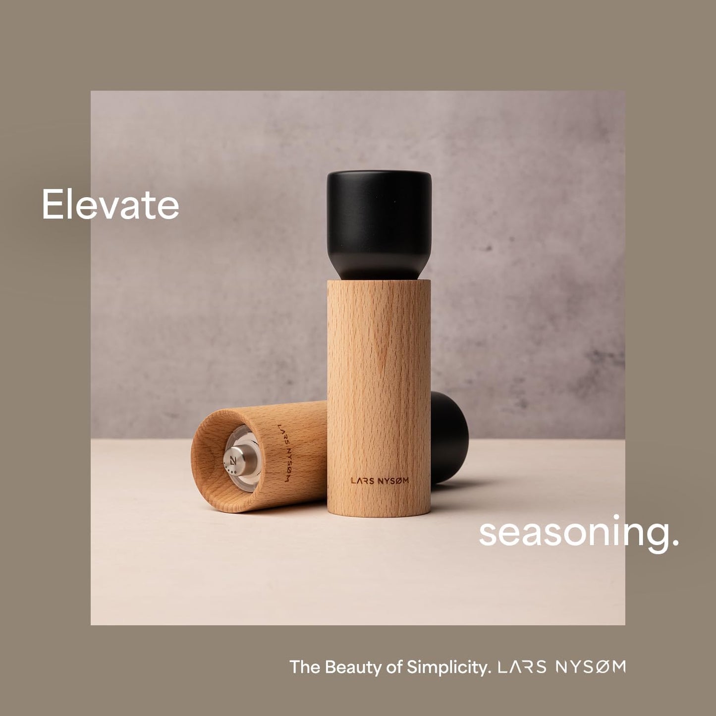 LARS NYSØM Wooden Salt and Pepper Grinder Set Manual - Salt and Pepper Mills with Adjustable Ceramic Grinder - Elegant Beechwood Pepper and Salt Mill Set for Dining Table (Black/Beige)