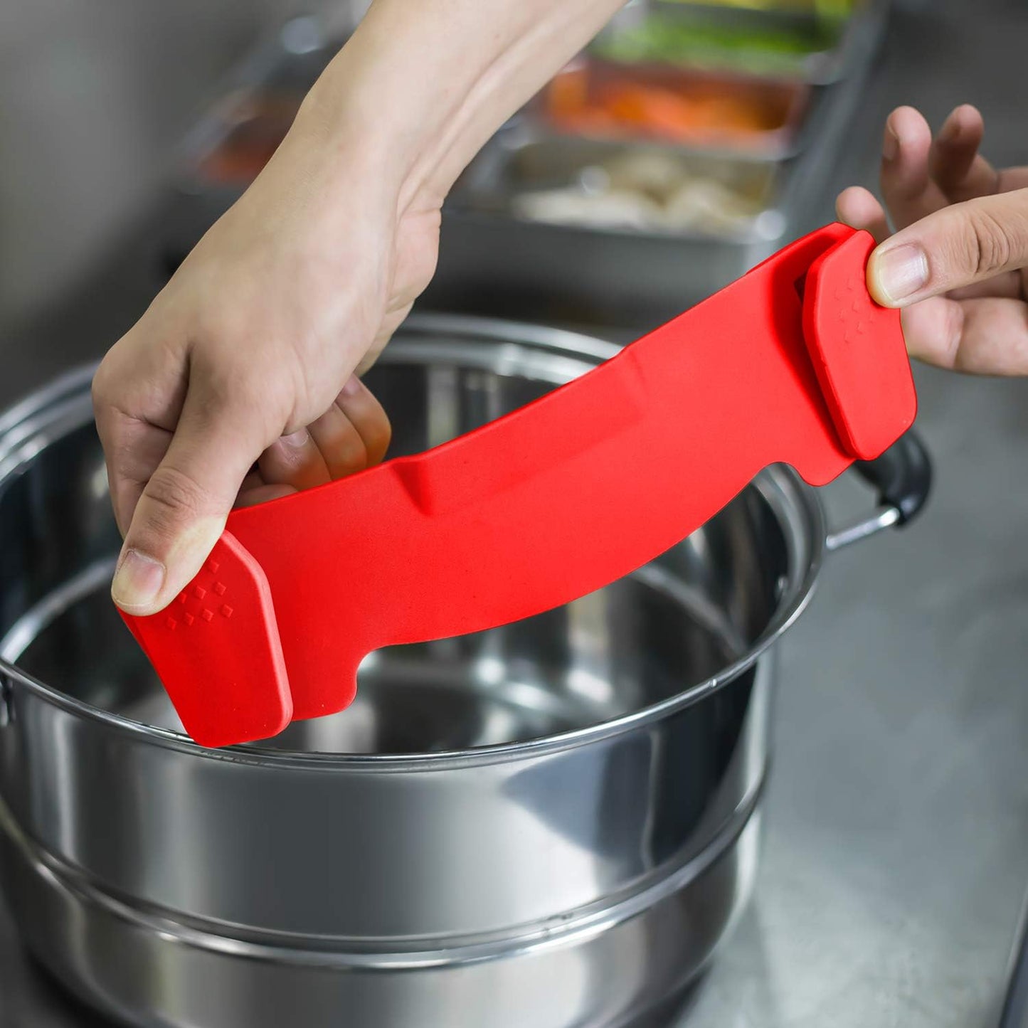 Clip On Strainer Silicone for all Pots and Pans, AUOON Pasta Strainer Clip on Food Strainer for Meat Vegetables Fruit Silicone Kitchen Colander