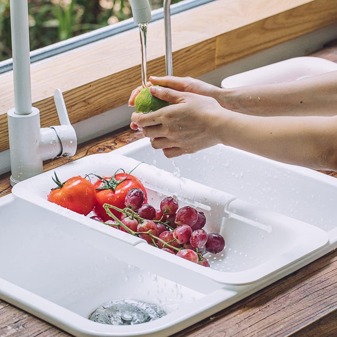 Collapsible Sink Colanders and Strainers Basket Over the Sink Colander Collapsible Colander Extendable Plastic Fruit Vegetable Strainer Drainer Basket for Kitchen(Length 14.3-19.4inch)(White Set of 2)