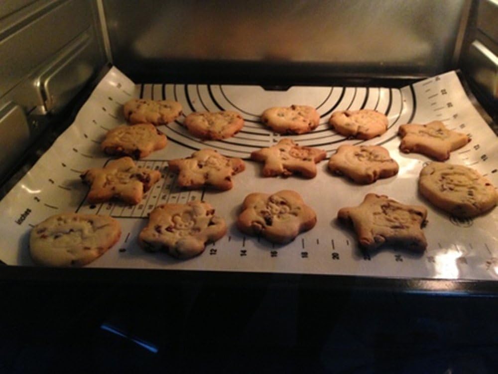 Silicone Baking Mats Set of 2,Large 23.62" x 15.74" Small 11.41" x 10.23",Non Stick Non Skid Pastry-Mat with Measurements (Red)