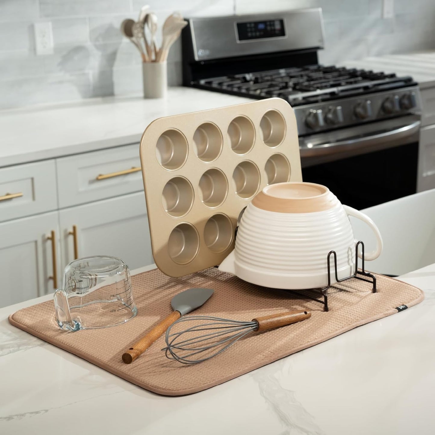 S&T INC. Dish Drying Mat XL, 18” x 24”, Absorbent Microfiber Kitchen Counter Mat, Drying Pad for Dishes, Utensils, Pots and Pans, Extra Large, Diamond Texture, Almond