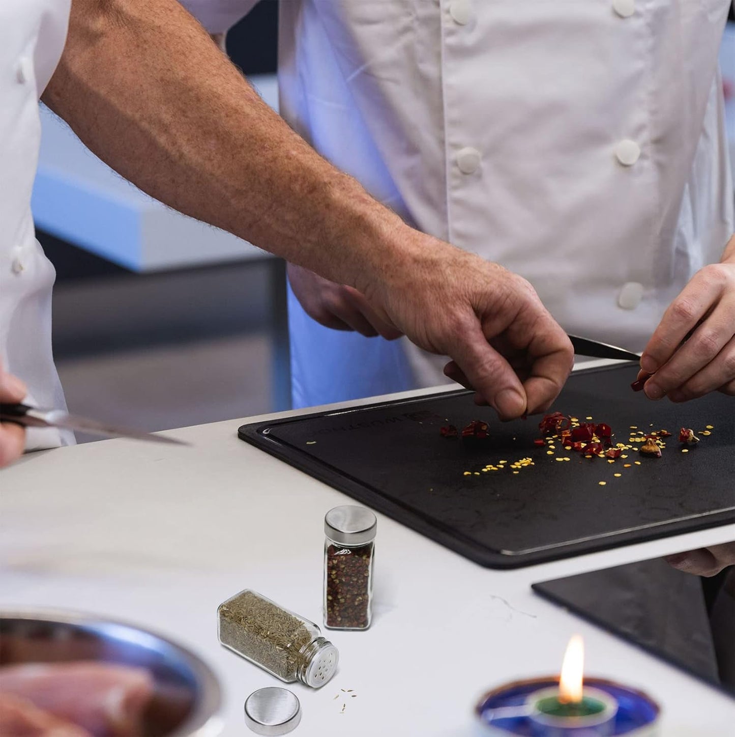 6pcs Spice Jars, 4 oz Glass Seasoning Bottles, Spices Container, Empty Spice Jars, Square Spice Bottles with Airtight Stainless Steel Caps with Shaker Lid