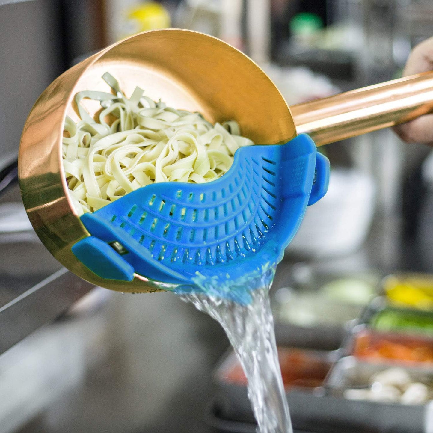 Clip On Strainer Silicone for all Pots and Pans,Pasta Strainer Clip on Food Strainer for Meat Vegetables Fruit Silicone Kitchen Colander