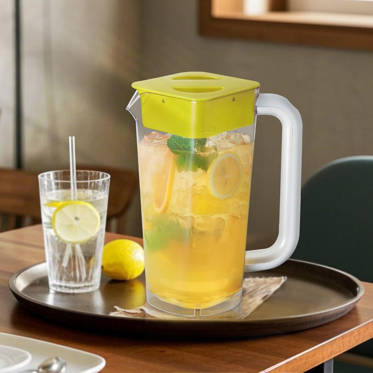 CURTA 1 Pack 2 Liters/68 oz Plastic Square Pitcher with Lid & Handle for Kitchen,ICED JUICE and Coffee Carafe Beverage Serveware, Acrylic Water Jug for Hot/Cold Drinks&lemonade