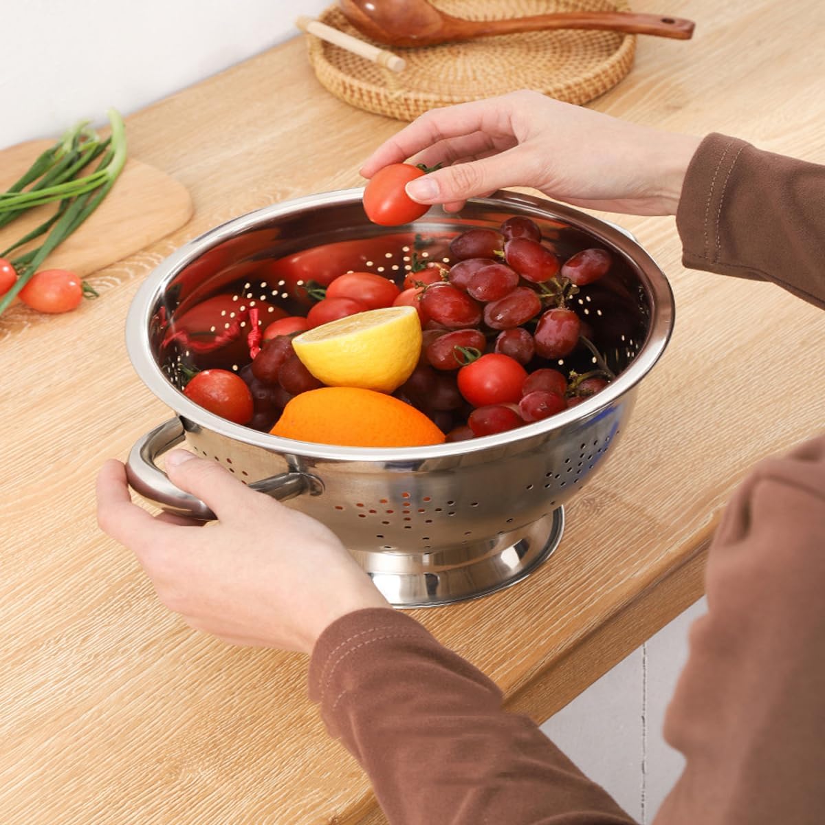 Stainless Steel Colander Mesh Metal Strainer Pasta Rice 5-Quart Strainer with Handle Dishwasher Safe (VS-02)