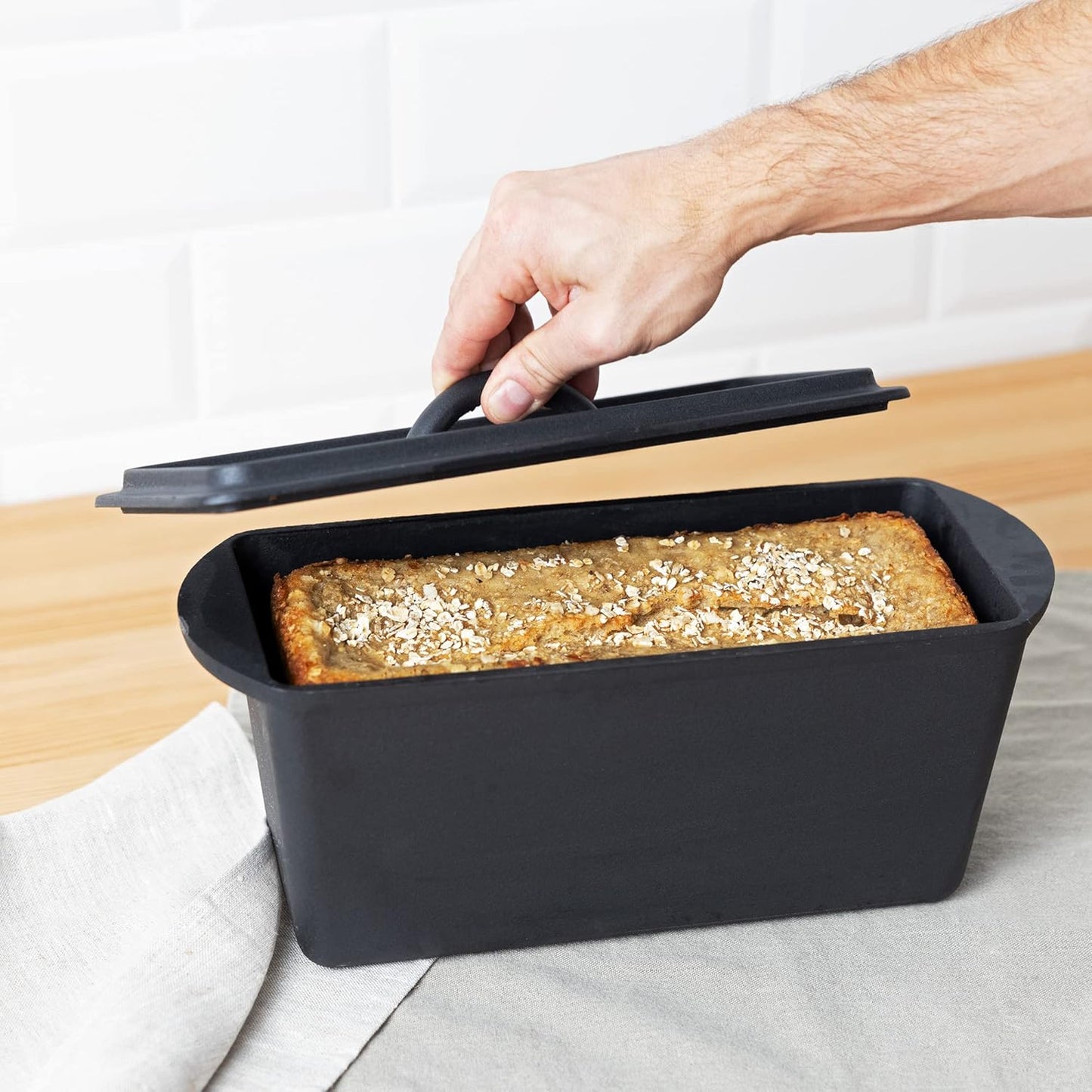 Navaris Long Bread Pan - Cast Iron Bread Loaf Pan with Lid for Homemade Sourdough Baking - 2 in 1 Cast Iron Loaf Pans - Covered Sour Dough Sandwich Baker - Dutch Oven Bakeware Set