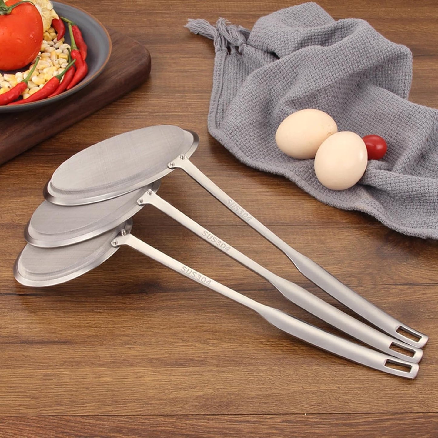 Stainless Steel Fat Skimmer Spoon, Kitchen Fine Mesh Food Strainer and Hot Pot Skimmer with Long Handle for Skimming, Cooking, Frying, Grease, Gravy and Foam (5.5" Fine Mesh Skimmer)