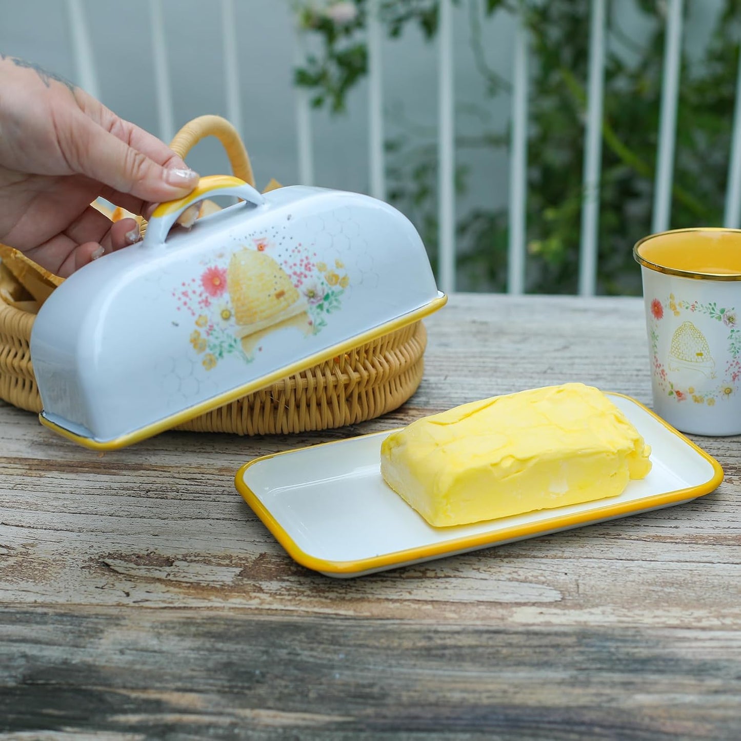 Enamel Butter Dish with Lid Vintage Enamelware Butter Keeper with Flower and Bird Patterns Farmhouse Butter Container Butter holder for Countertop Kitchen Decor(Orange)