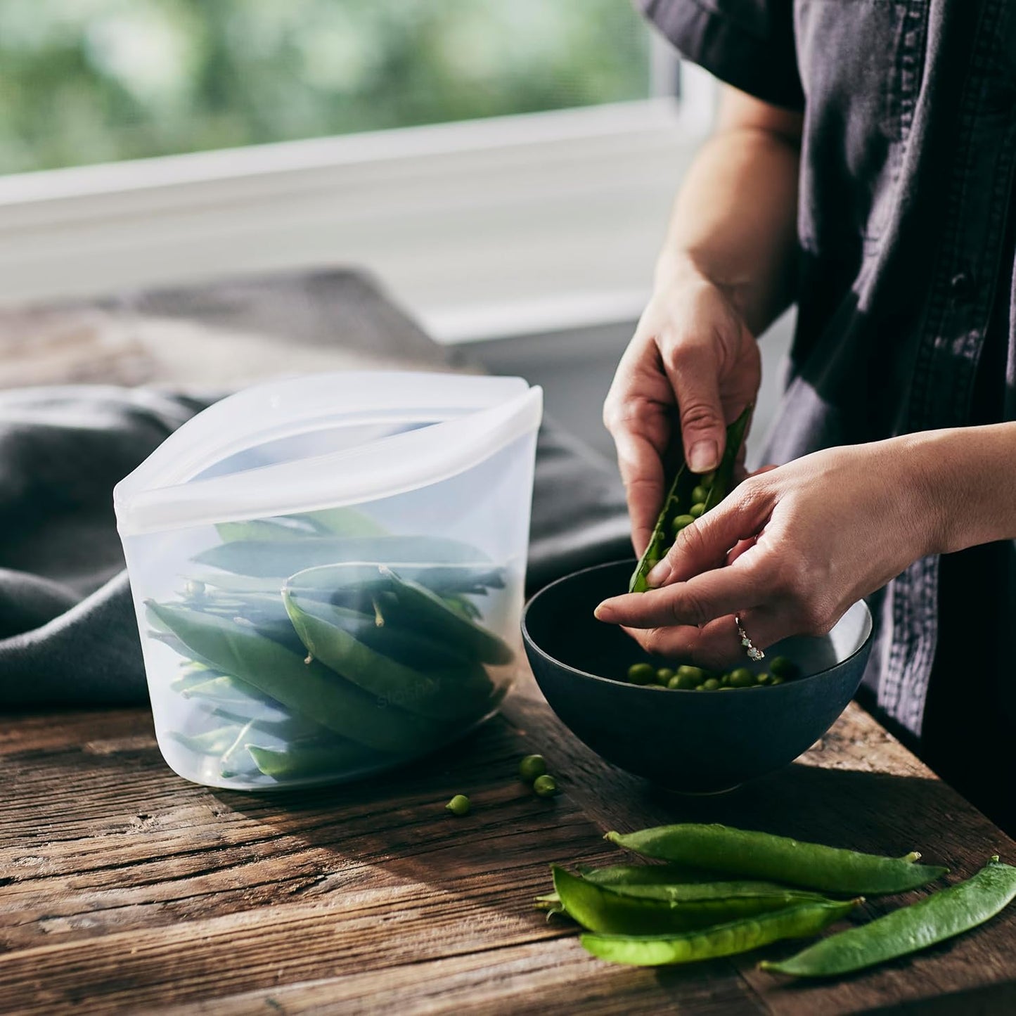 Stasher Premium Silicone Reusable Food Storage Bowl, Clear, Microwave, Sous Vide, Dishwasher, Oven and Freezer Safe, BPA Free, Leak-free, Eco-friendly, 4-Cup Bowl